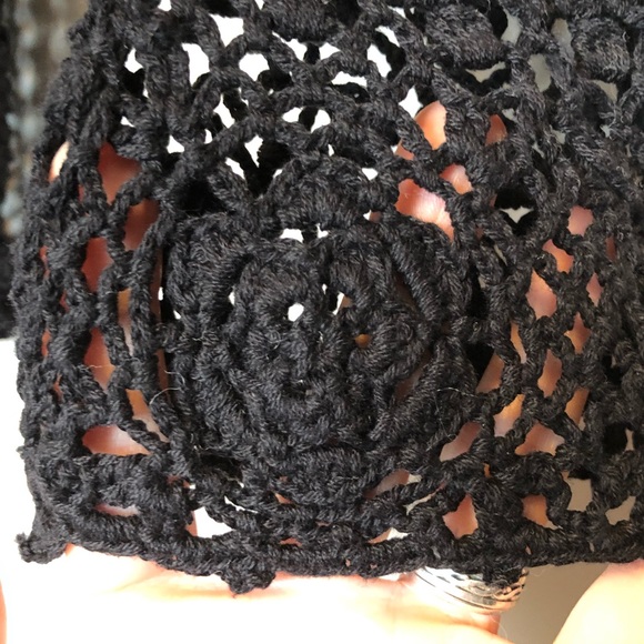 JACOB -SM- Gorgeous Macramé Style Sweater With Beaded Flower Appliqués - Picture 4 of 8